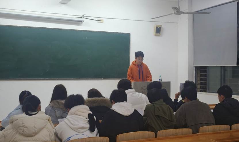 会议室里的人们  AI 生成的内容可能不正确。