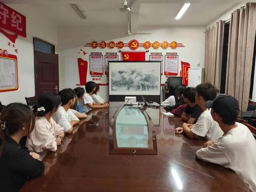 餐厅里的人们AI 生成的内容可能不正确。