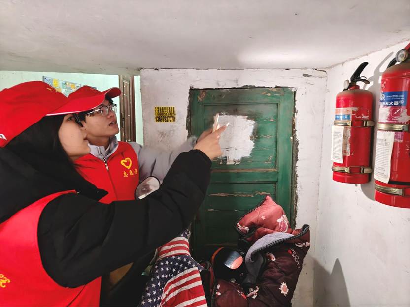 人戴着帽子  AI 生成的内容可能不正确。